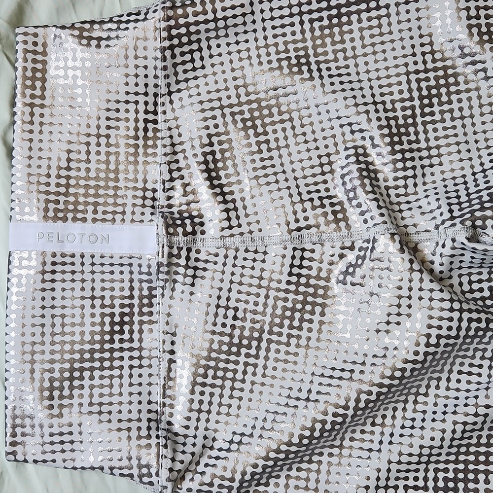 Peloton White And Silver Holographic Print Leggings, Size M - Picture 6 of 7